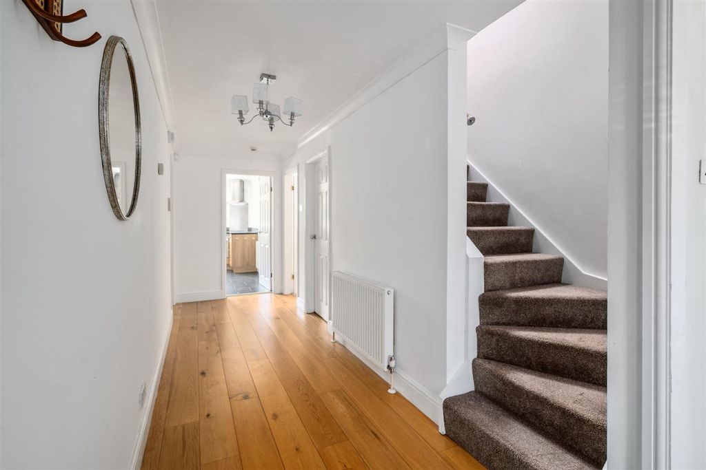 Property photo 3 of 15 2220 Stratford Road_2.Jpg