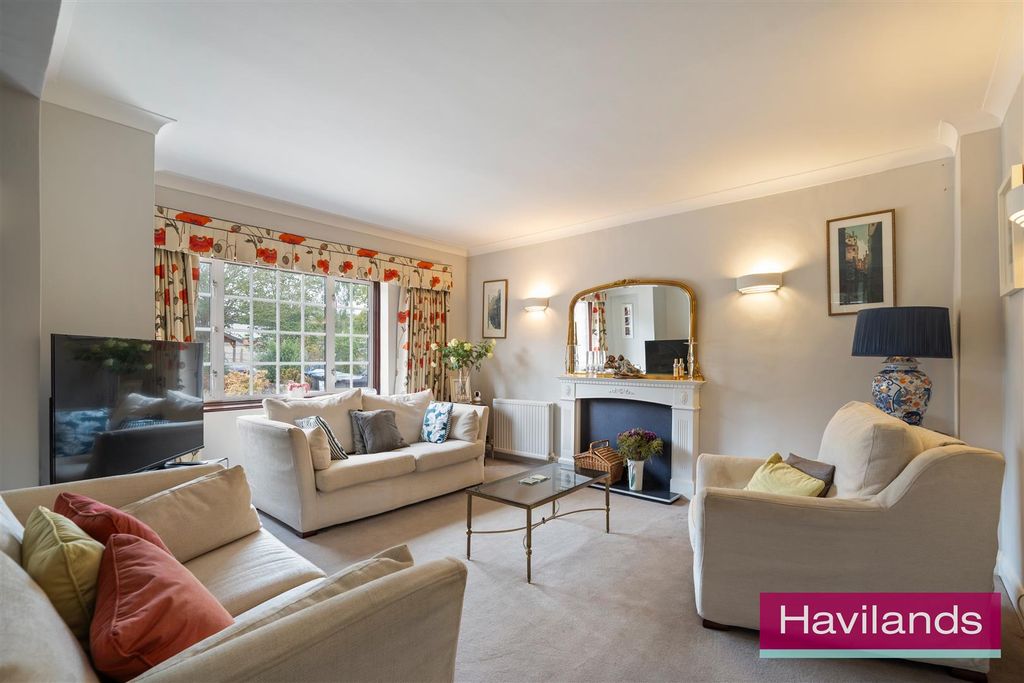 Property photo 2 of 22 Oakwood Crescent-21.Jpg
