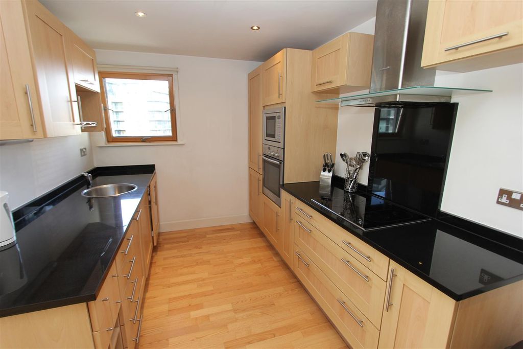 Property photo 3 of 14 Kitchen1.Jpg
