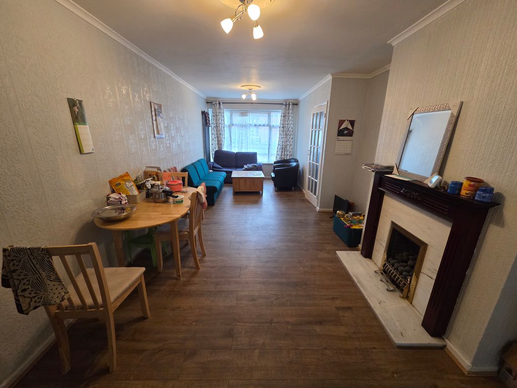 Property photo 2 of 17 Image