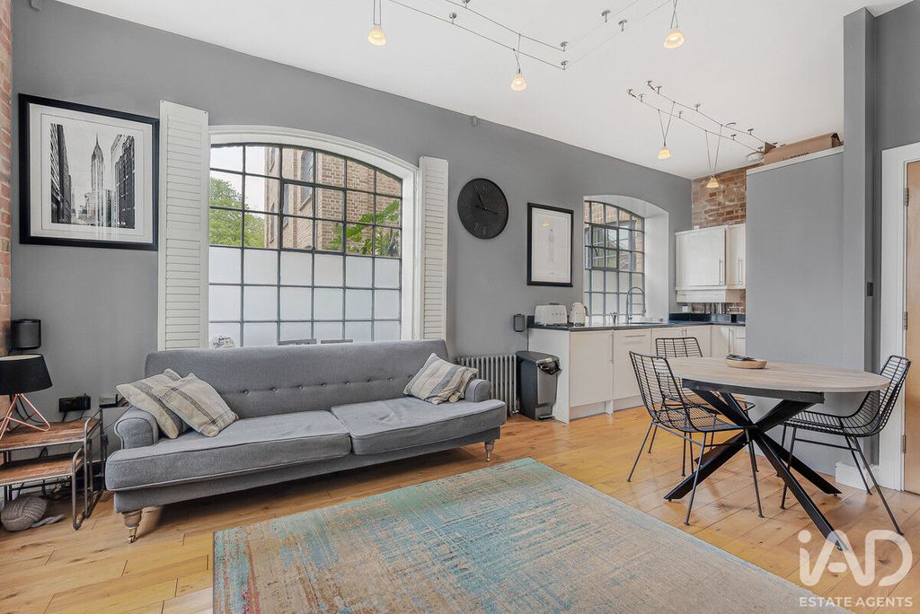 Property photo 3 of 23