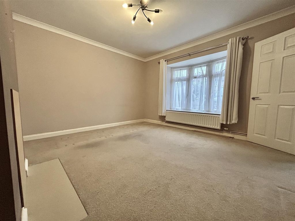 Property photo 2 of 14 Living Room