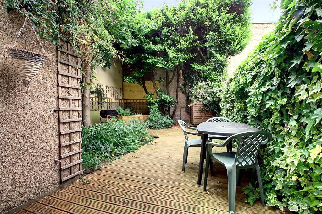 Property photo 2 of 14 Photo 01