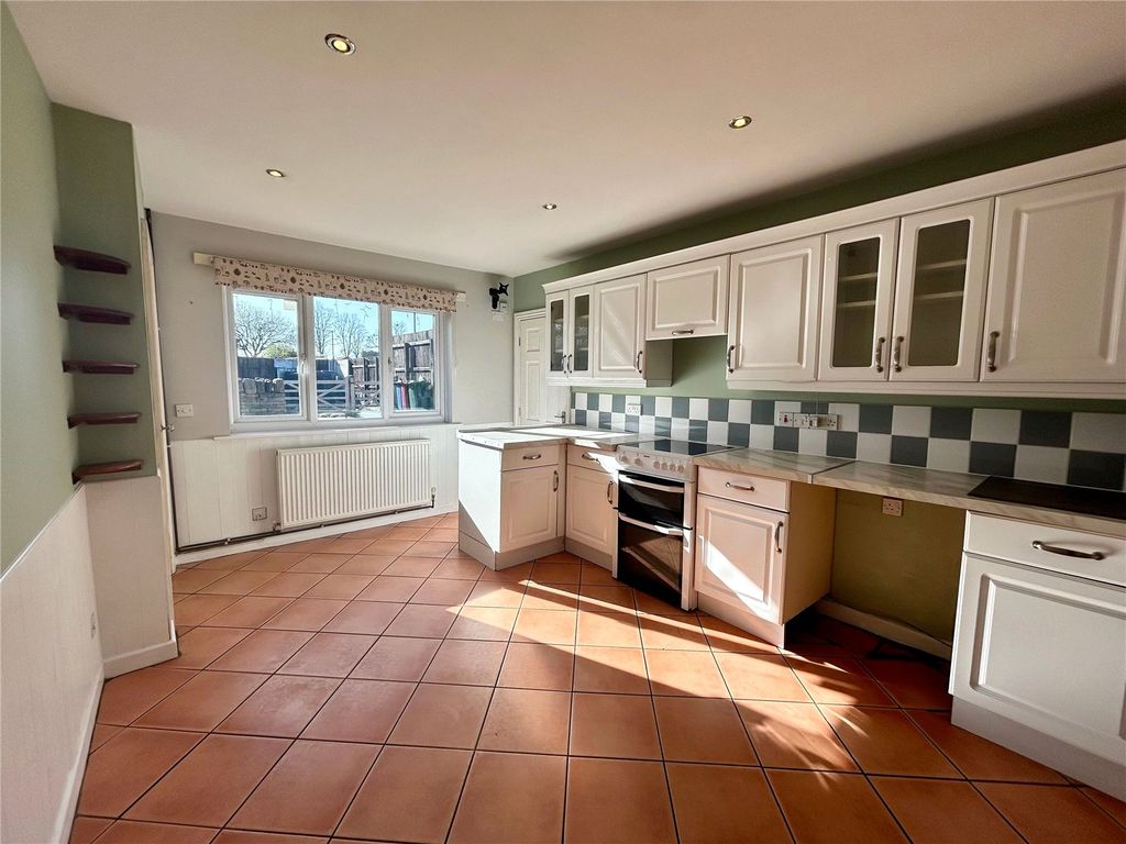 Property photo 3 of 18 Kitchen