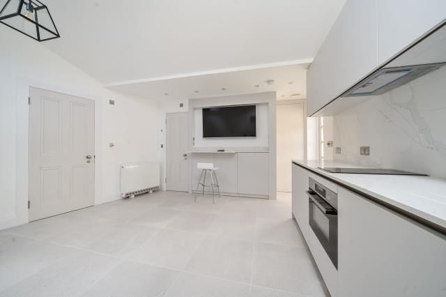 Property photo 2 of 9 Kitchen Living Room/