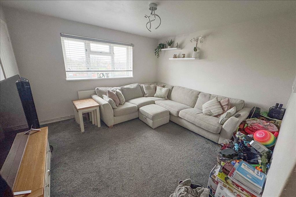 Property photo 2 of 8