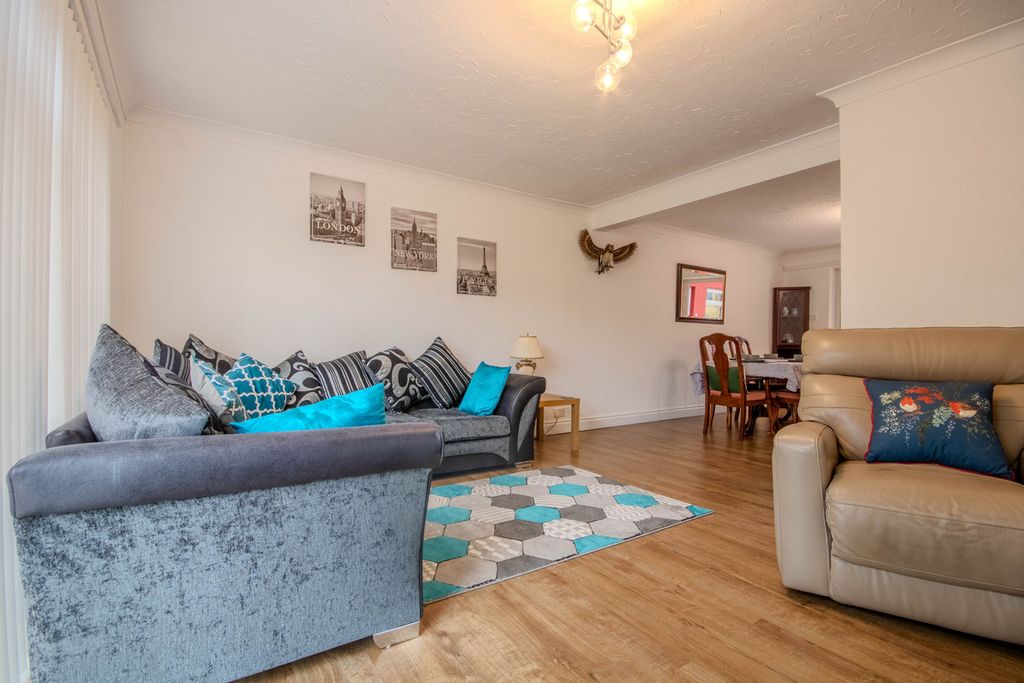 Property photo 2 of 33