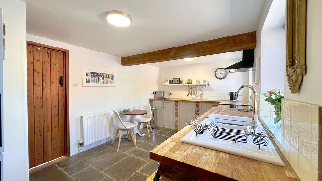 Property photo 2 of 33 Kitchen