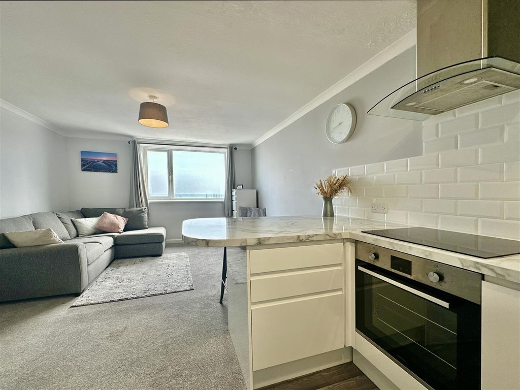 Property photo 3 of 10 Kit Lounge.Jpg