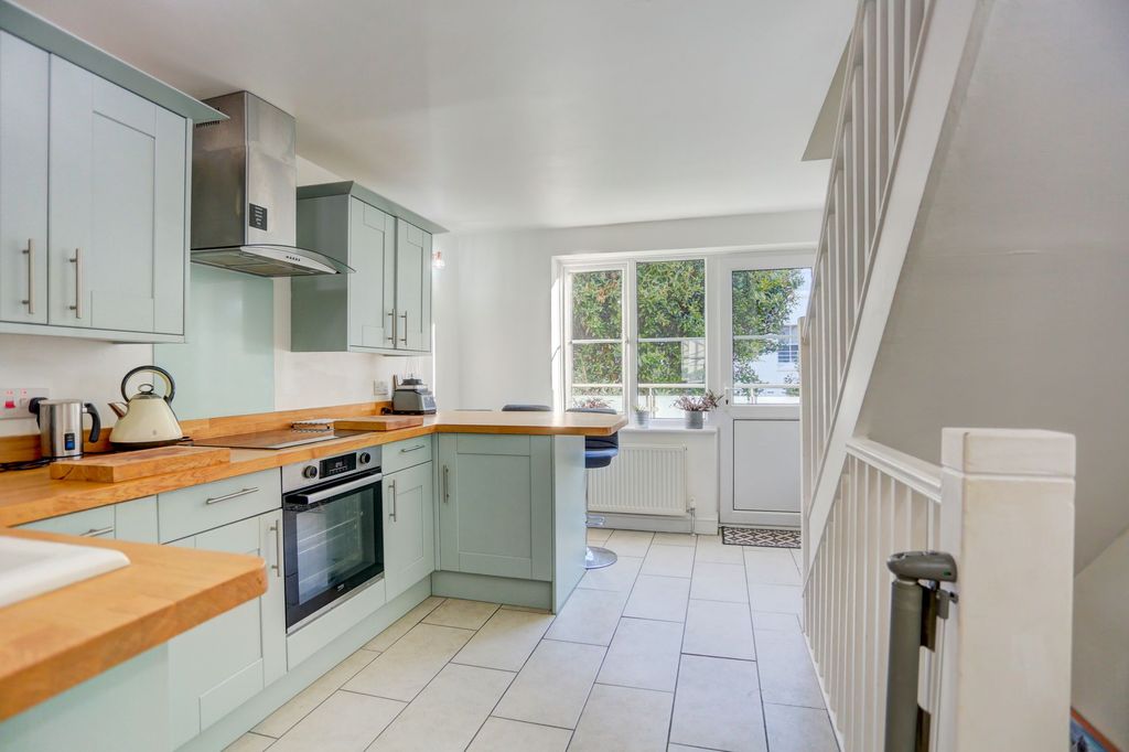 Property photo 2 of 22