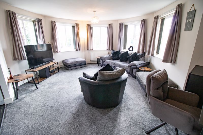 Property photo 3 of 9 Lounge