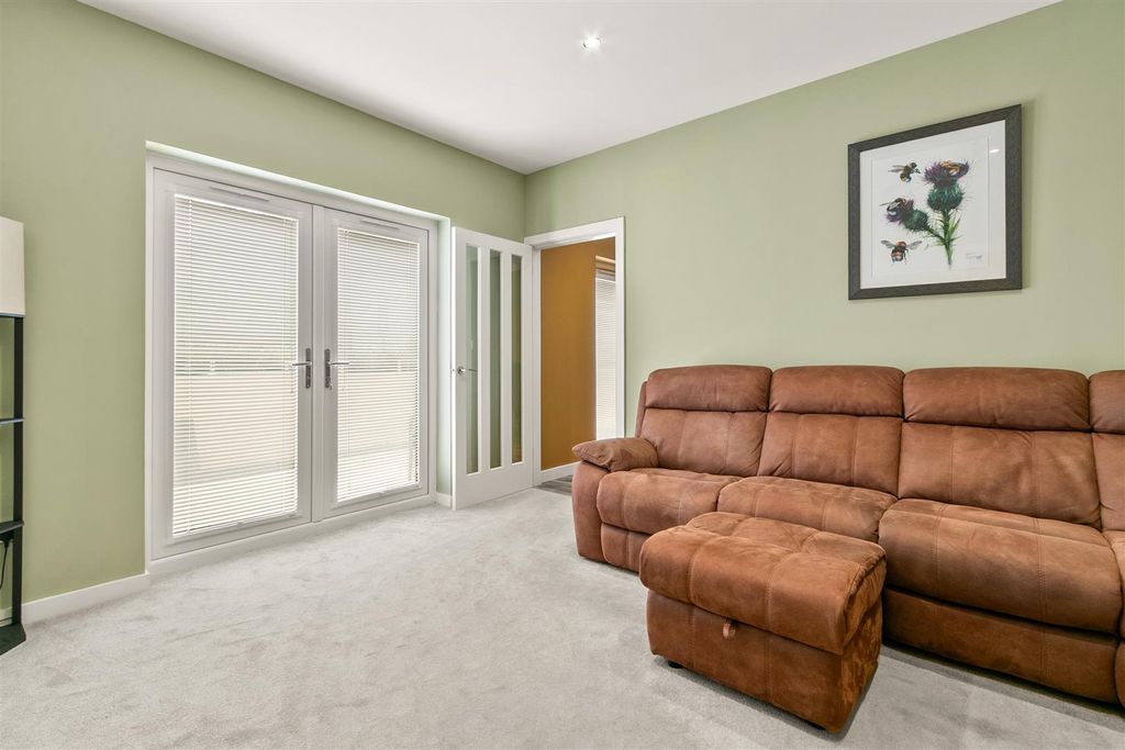 Property photo 3 of 33 Dumbarton-Rd-8.Jpg