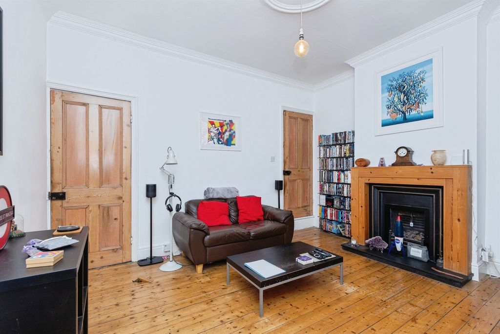 Property photo 2 of 17