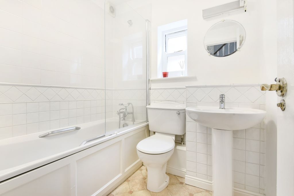 Property photo 3 of 10 Family Bathroom