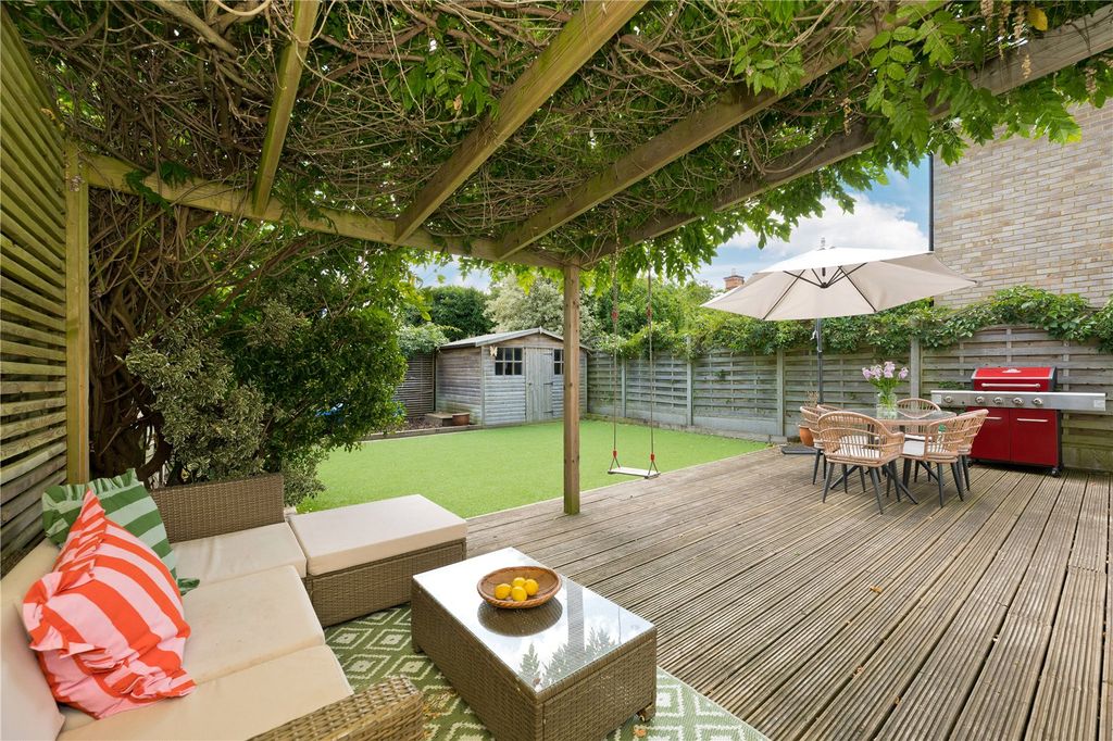 Property photo 2 of 12 Pergola