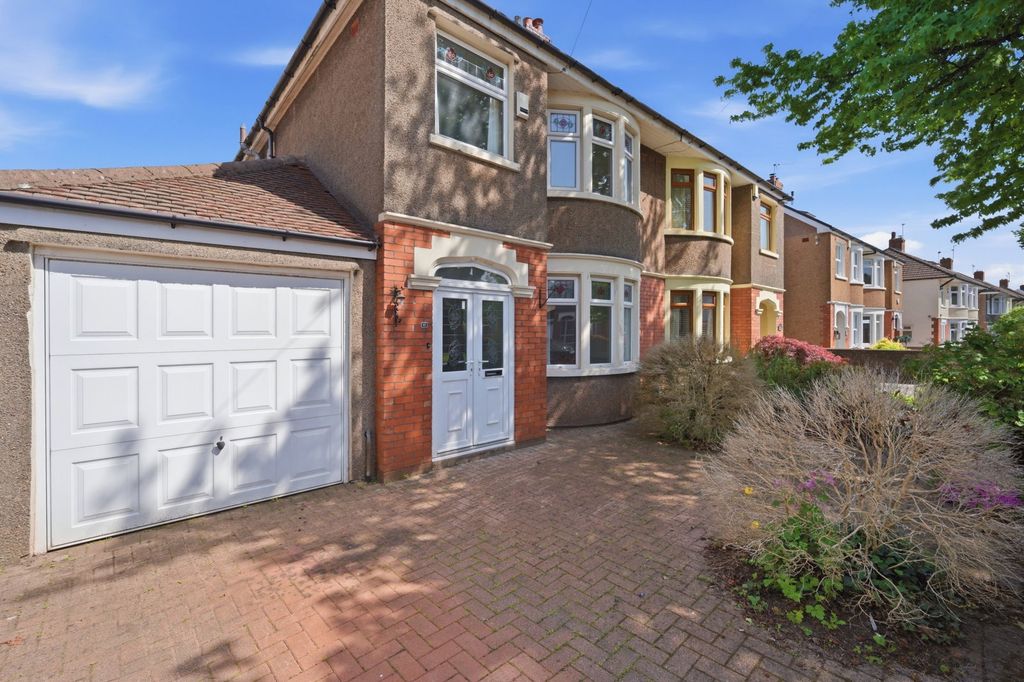 Property photo 2 of 43
