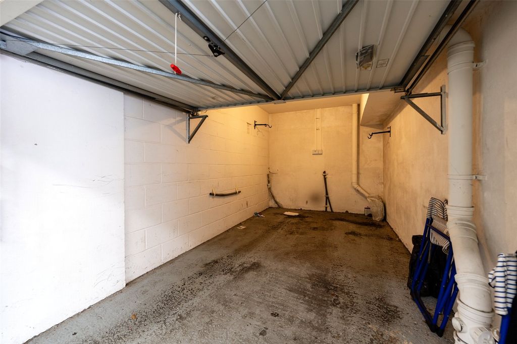 Additional image 18 of 2 bed flat to rentSteyne Gardens, Worthing, West Sussex BN11