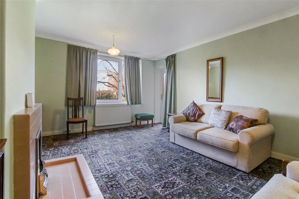 Property photo 3 of 18 Living Room