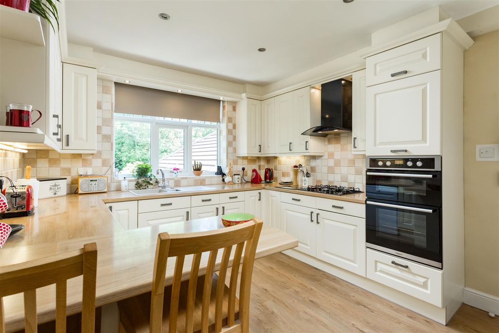 Property photo 3 of 21 410 Otley Road-17.Jpg