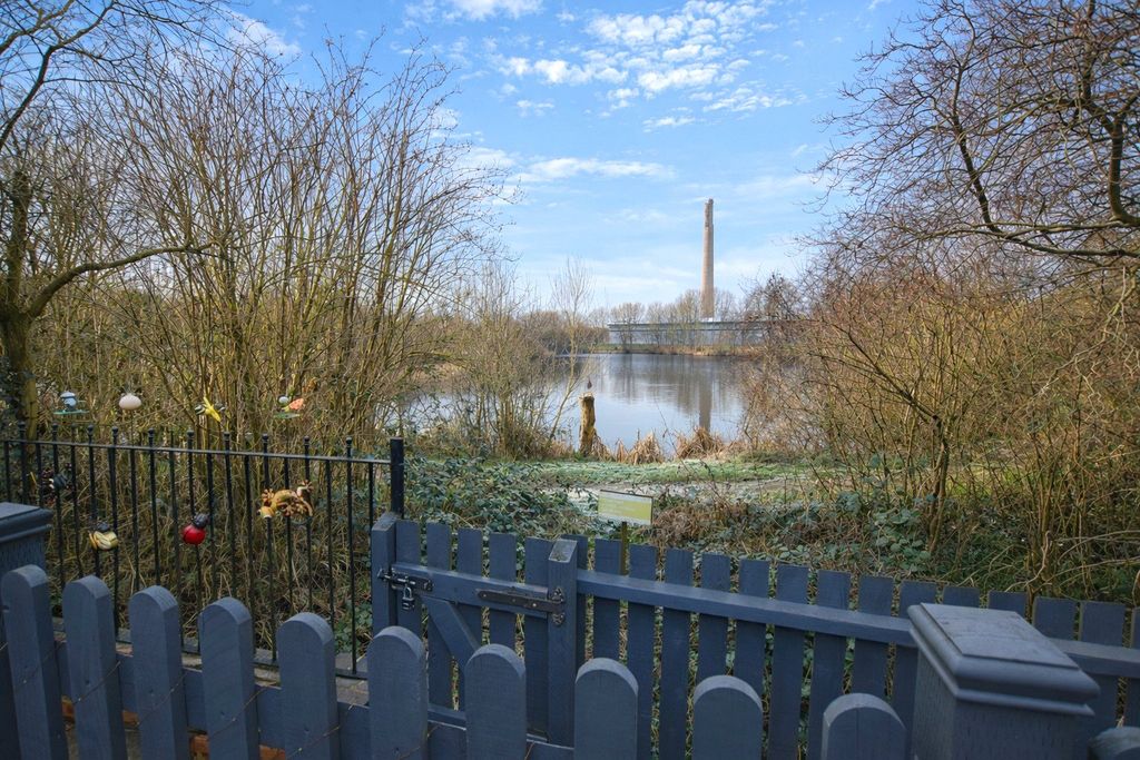 Property photo 2 of 15 Picture No. 14