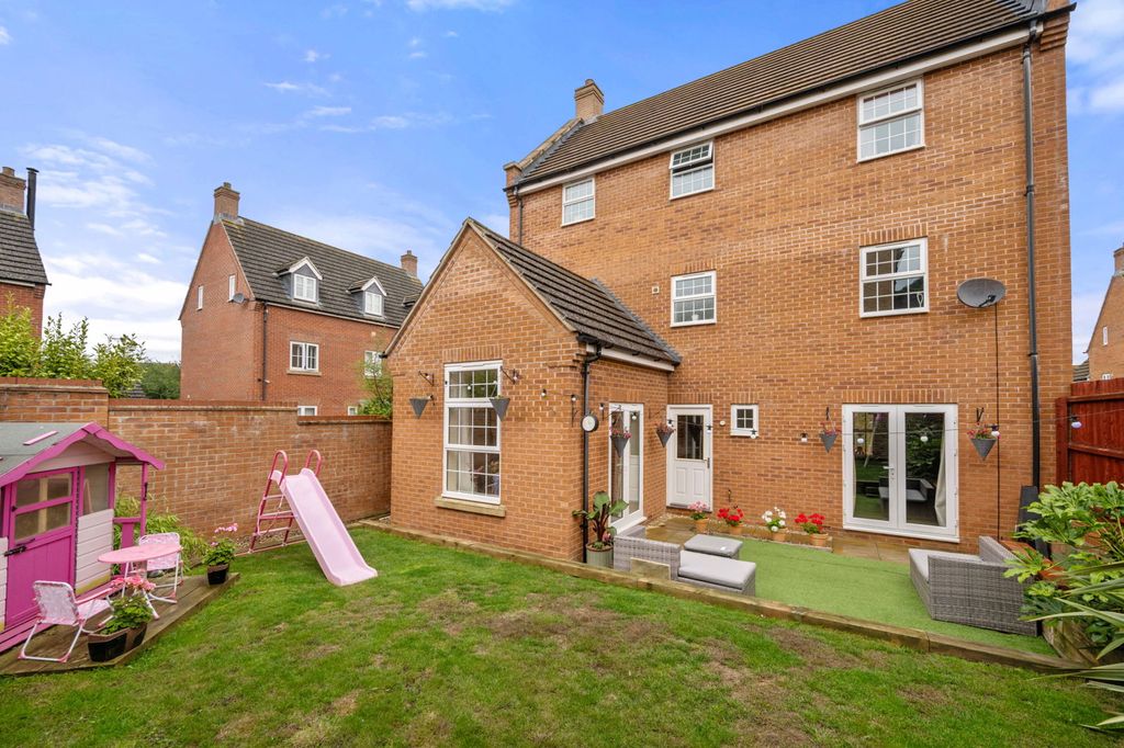 Property photo 2 of 35