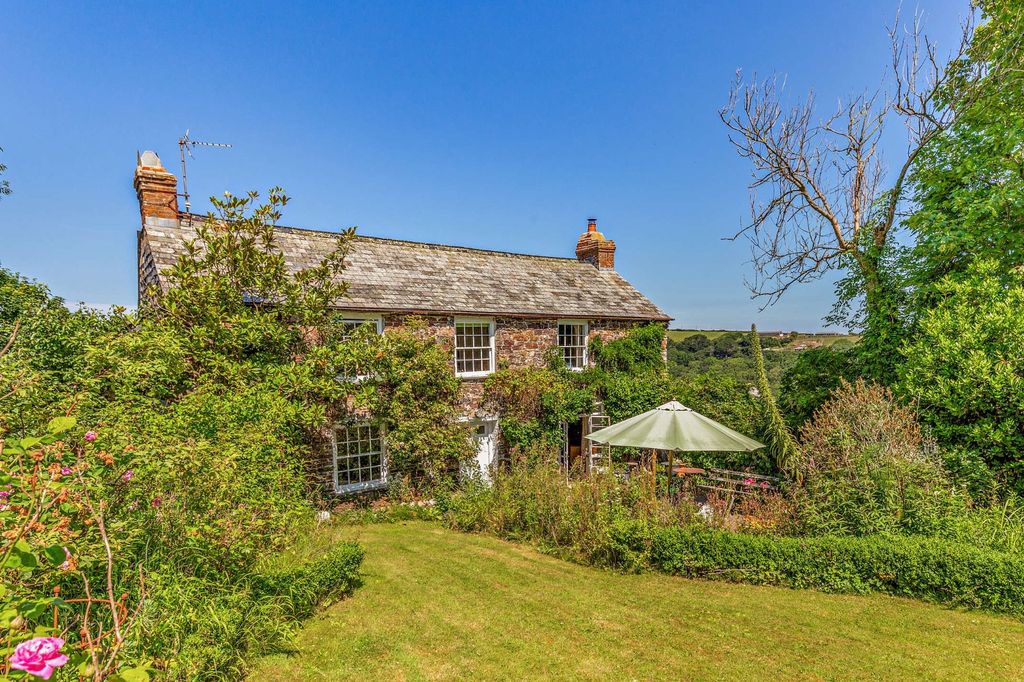Property photo 3 of 18 Flanders House