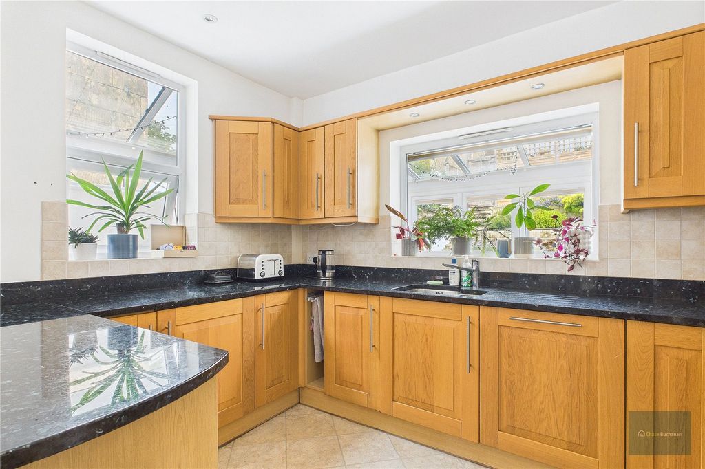 Property photo 2 of 16 Picture No. 27