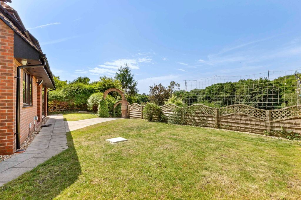 Property photo 2 of 27