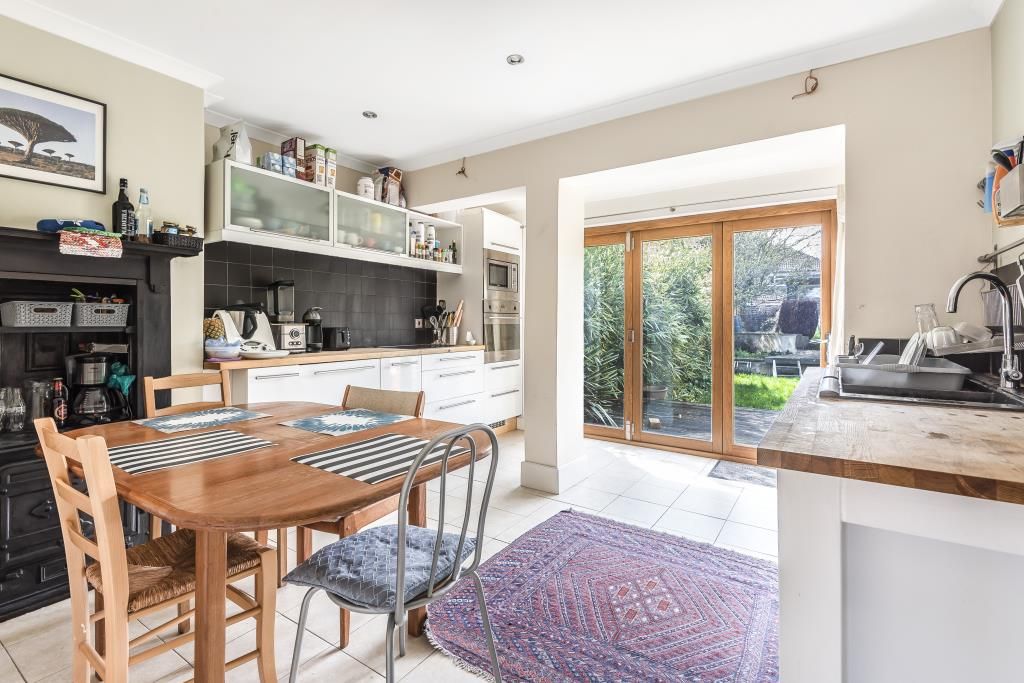 Property photo 3 of 10 Kitchen