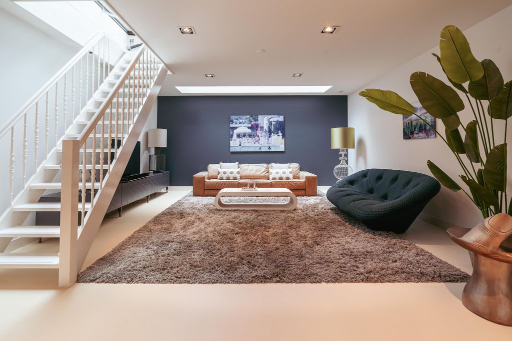 Property photo 2 of 40