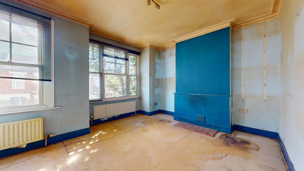 Property photo 3 of 14 Flat A, 82 Midmoor Road, Balham, London, Sw12 0Et