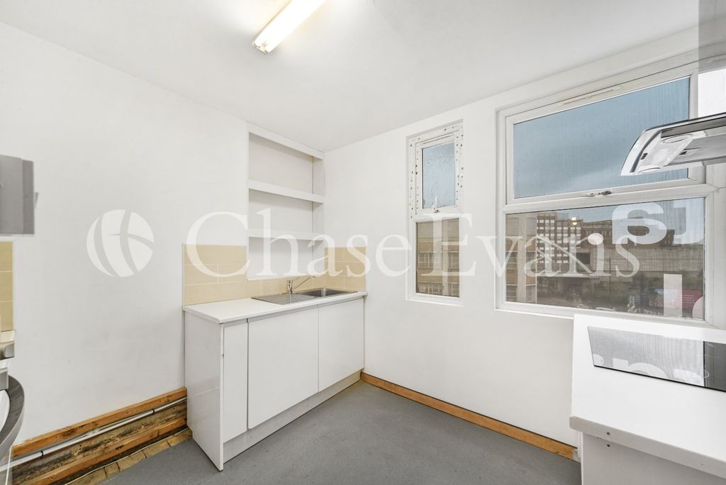 Property photo 3 of 10 Kitchen