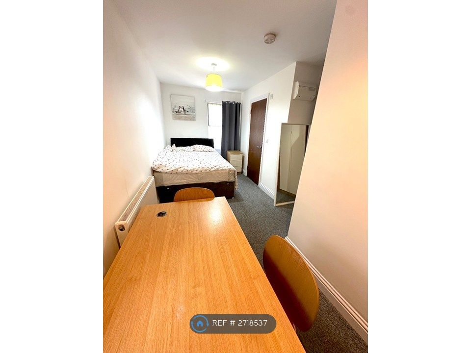 Property photo 1 of 10 Ensuite Room