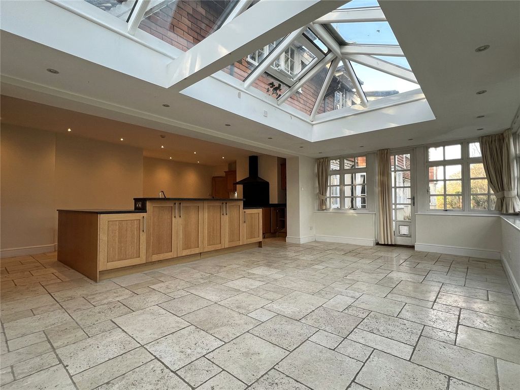 Property photo 3 of 26 Kitchen/Orangery
