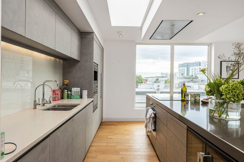 Property photo 3 of 15 Kitchen