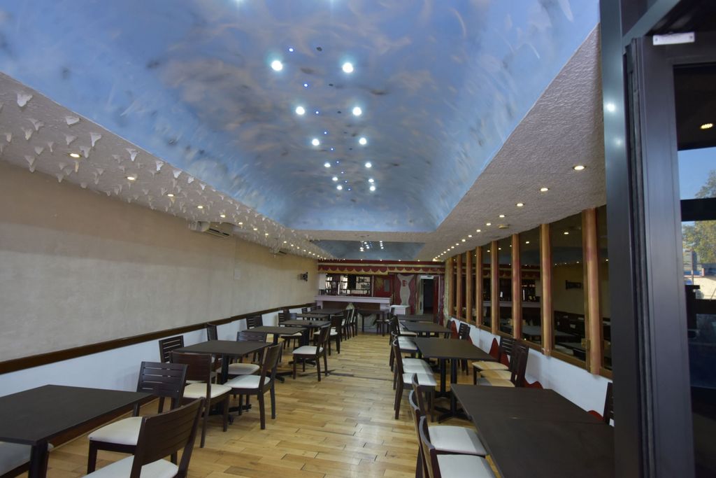 Property photo 1 of 6 Restaurant And Flat In Stanmore