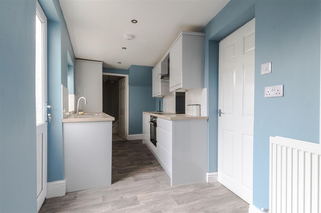 Property photo 2 of 9 Kitchen