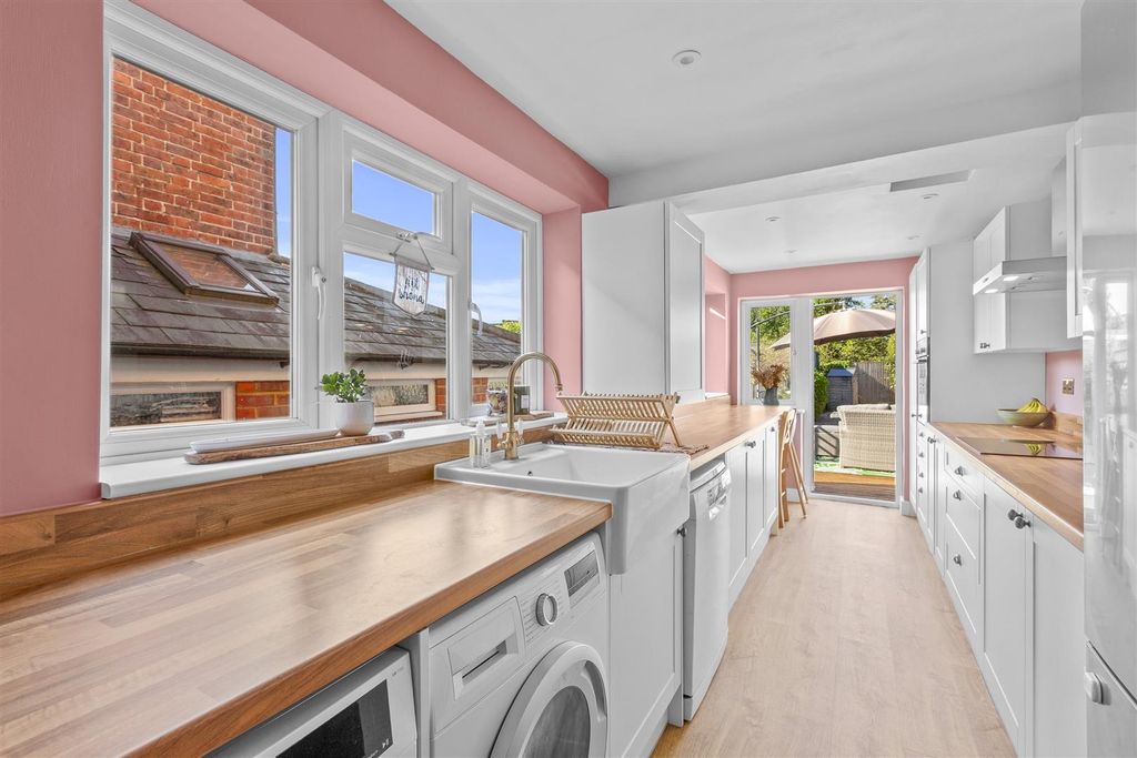 Property photo 2 of 15 66 Totteridge Avenue, Hp13 6Xj-10.Jpg