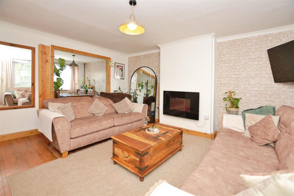 Property photo 2 of 19 Living Room