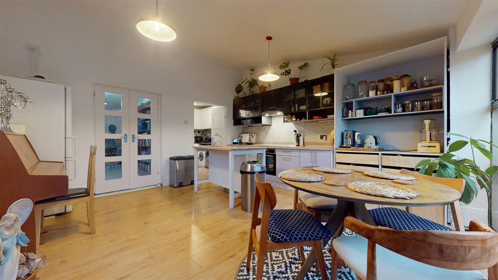 Property photo 3 of 18 12182025_174758.Jpg