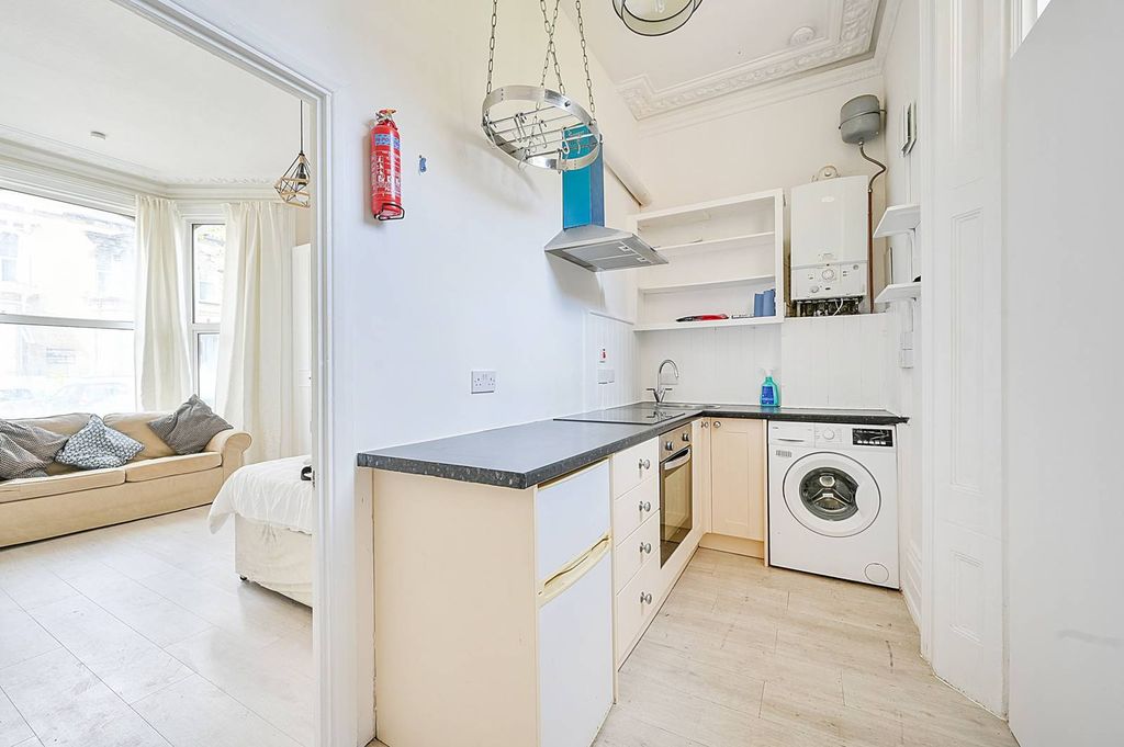 Property photo 1 of 6