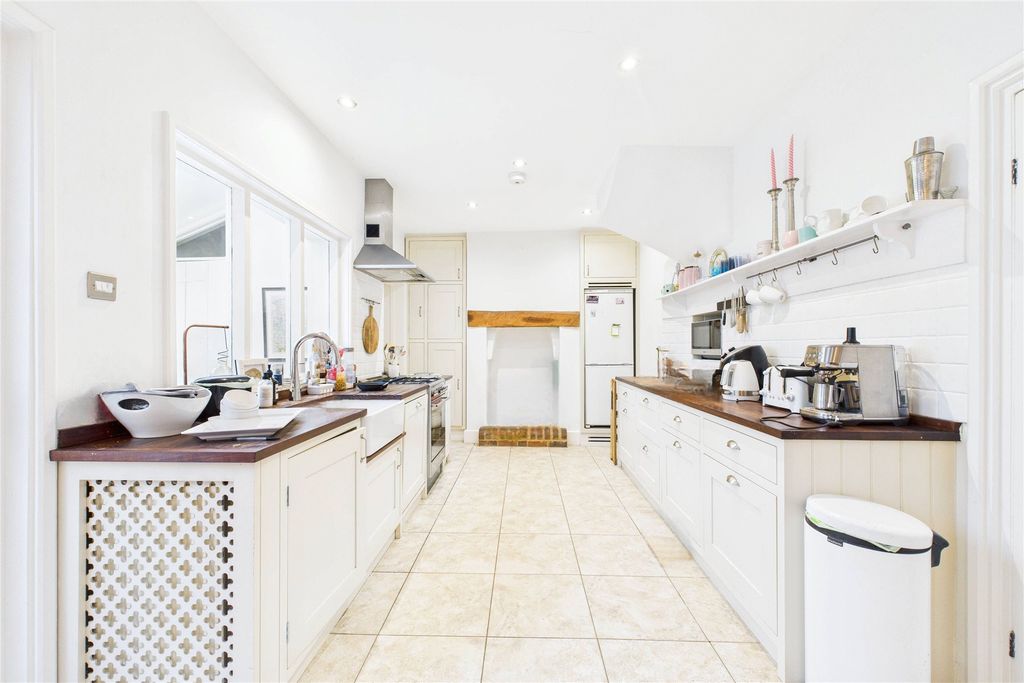 Property photo 2 of 17 Picture No. 21