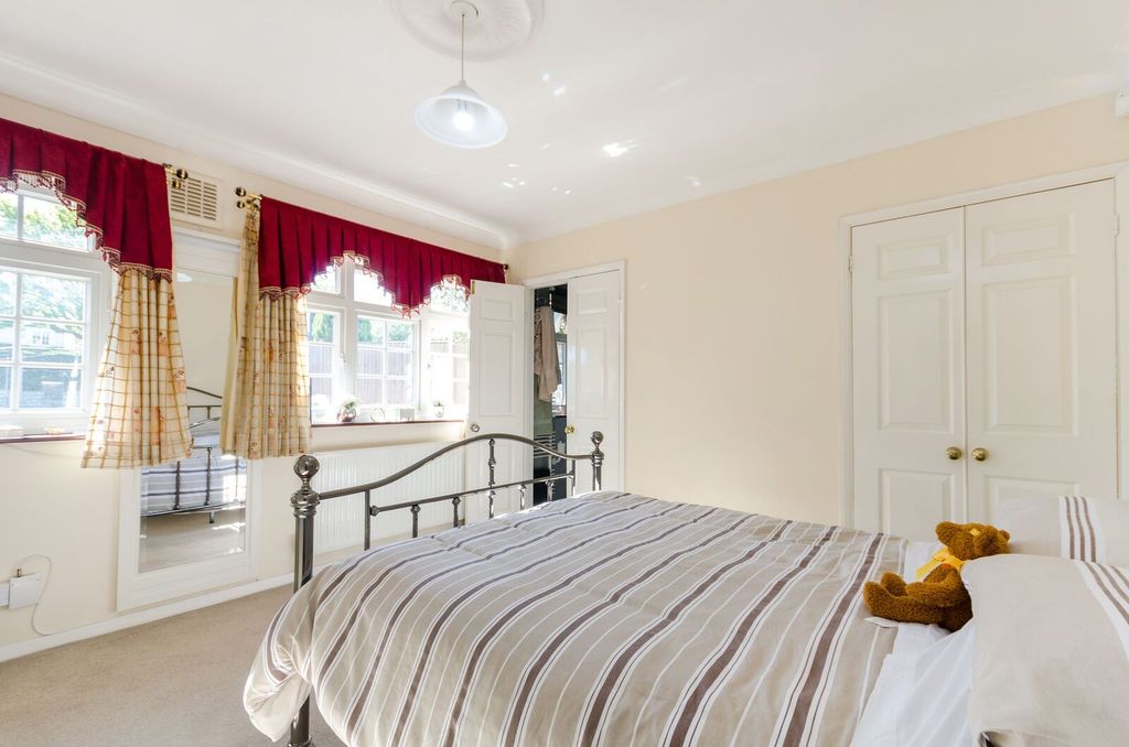 Property photo 1 of 18