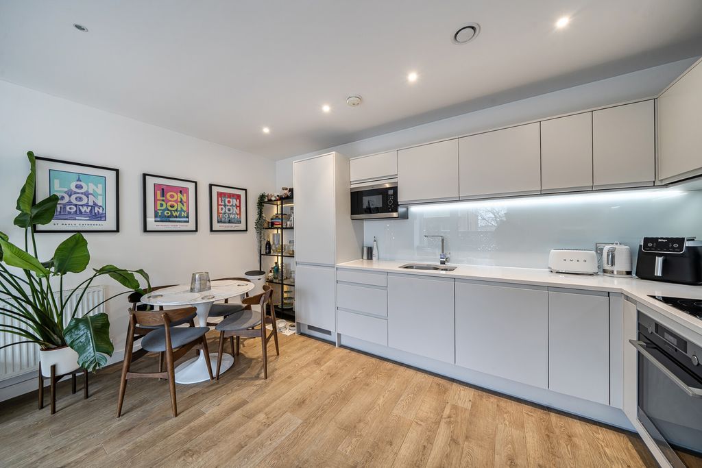 Property photo 3 of 20 1417808-8-699c5A2...