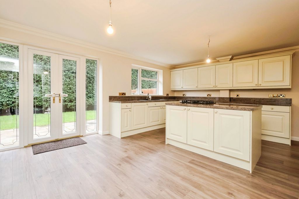 Property photo 2 of 28 Pbox-Img.Jpg