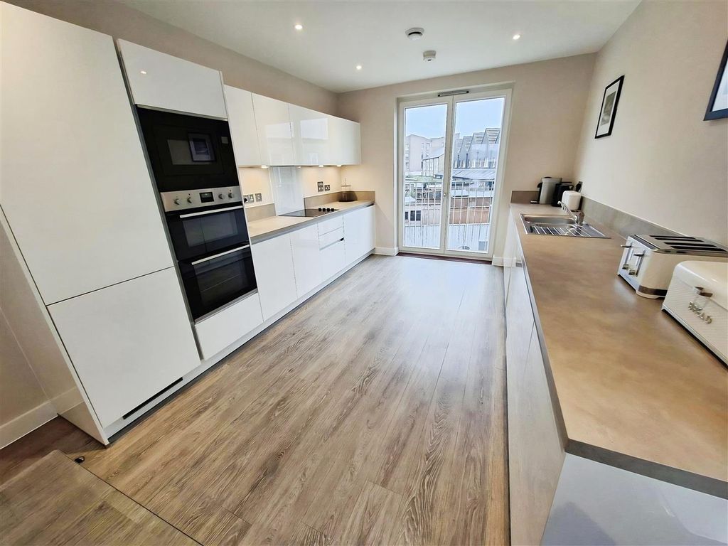 Property photo 3 of 30 Kitchen