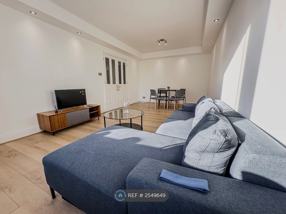 Property photo 1 of 11 Living Room_1/4