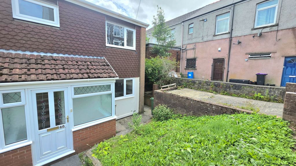 Property photo 2 of 20