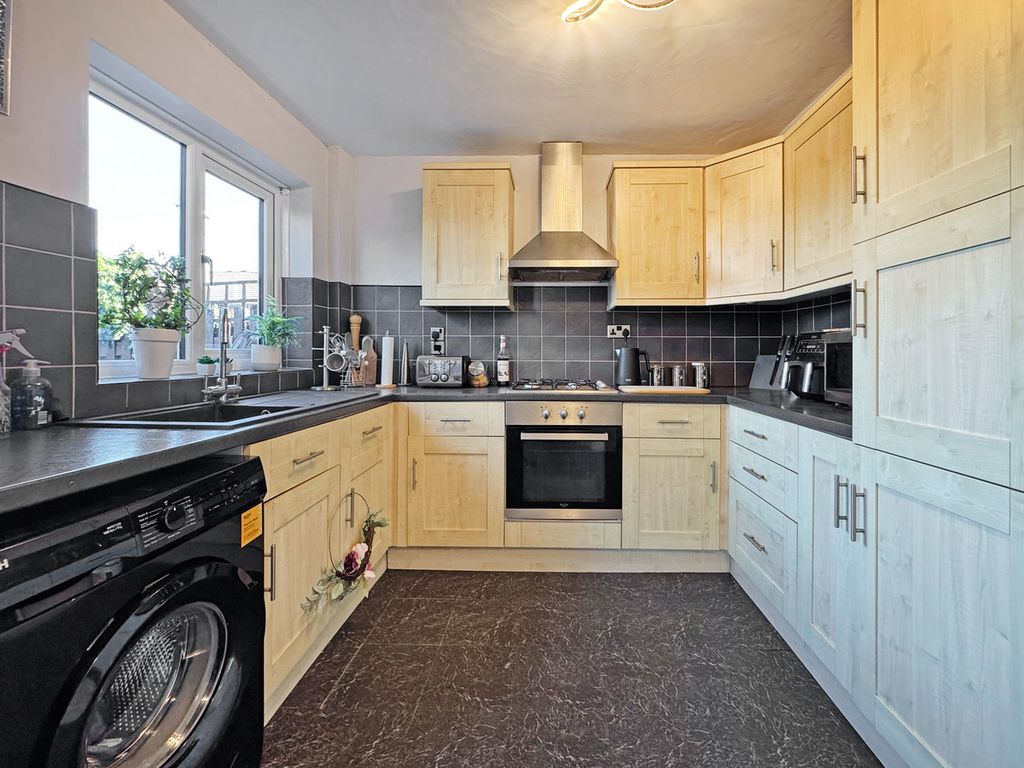 Property photo 3 of 33