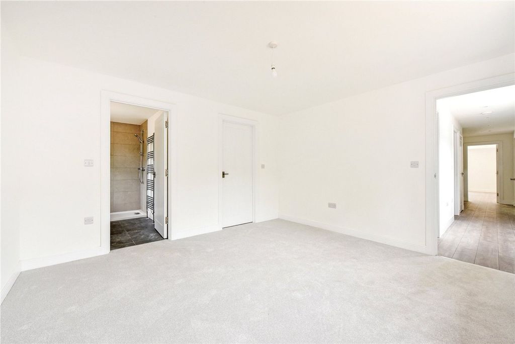Property photo 2 of 20 Picture No. 13
